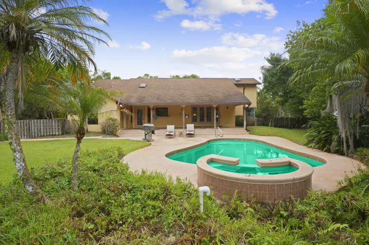 Resort-style pool with attached spa surrounded by majestic Florida oak trees.