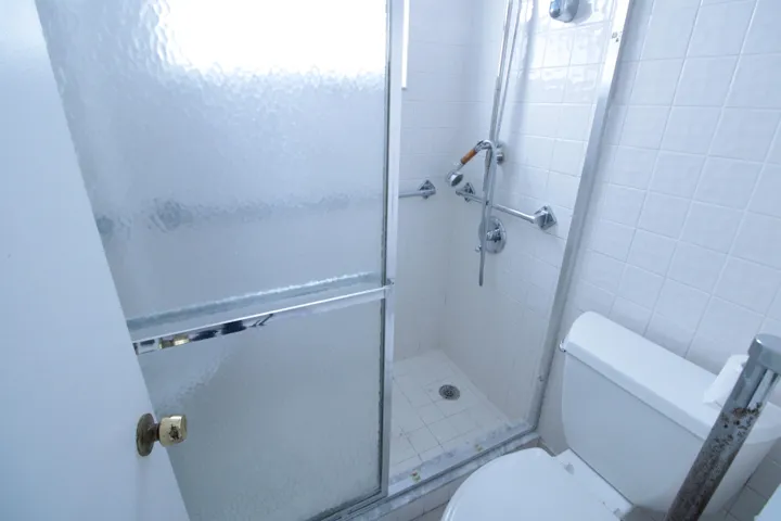 MASTER BATH ROOM