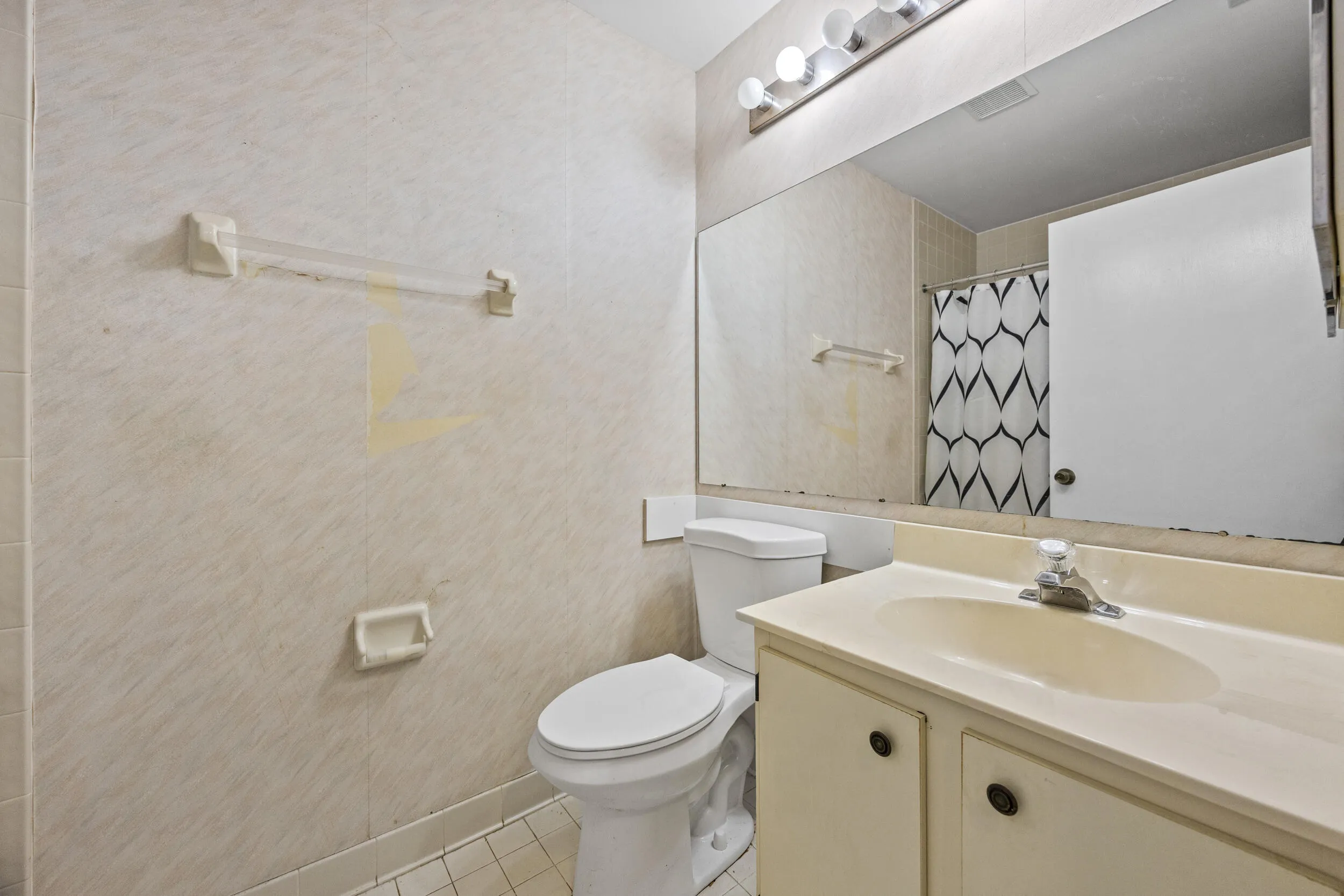Clean and functional guest bathroom with a full tub and shower combination, offering a comfortable space for everyday use or visiting guests.