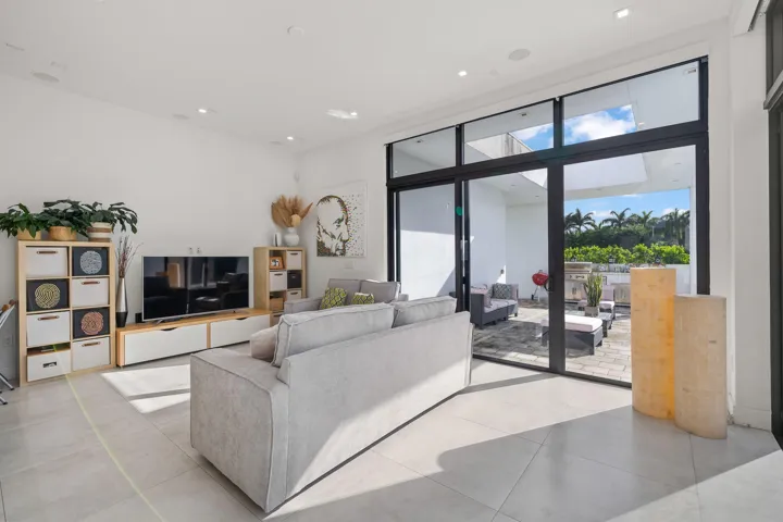 21-web-or-mls-16539 Botaniko Dr N_MEDIA3