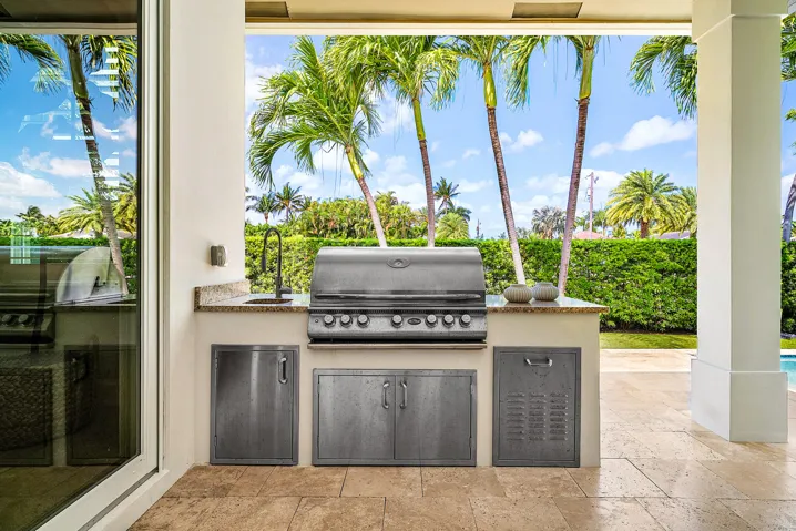 Outdoor BBQ/Kitchen