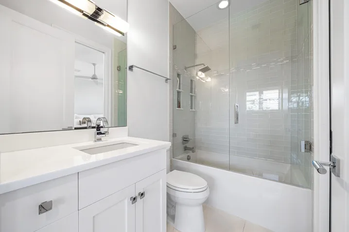 Second Upstairs full bathroom.