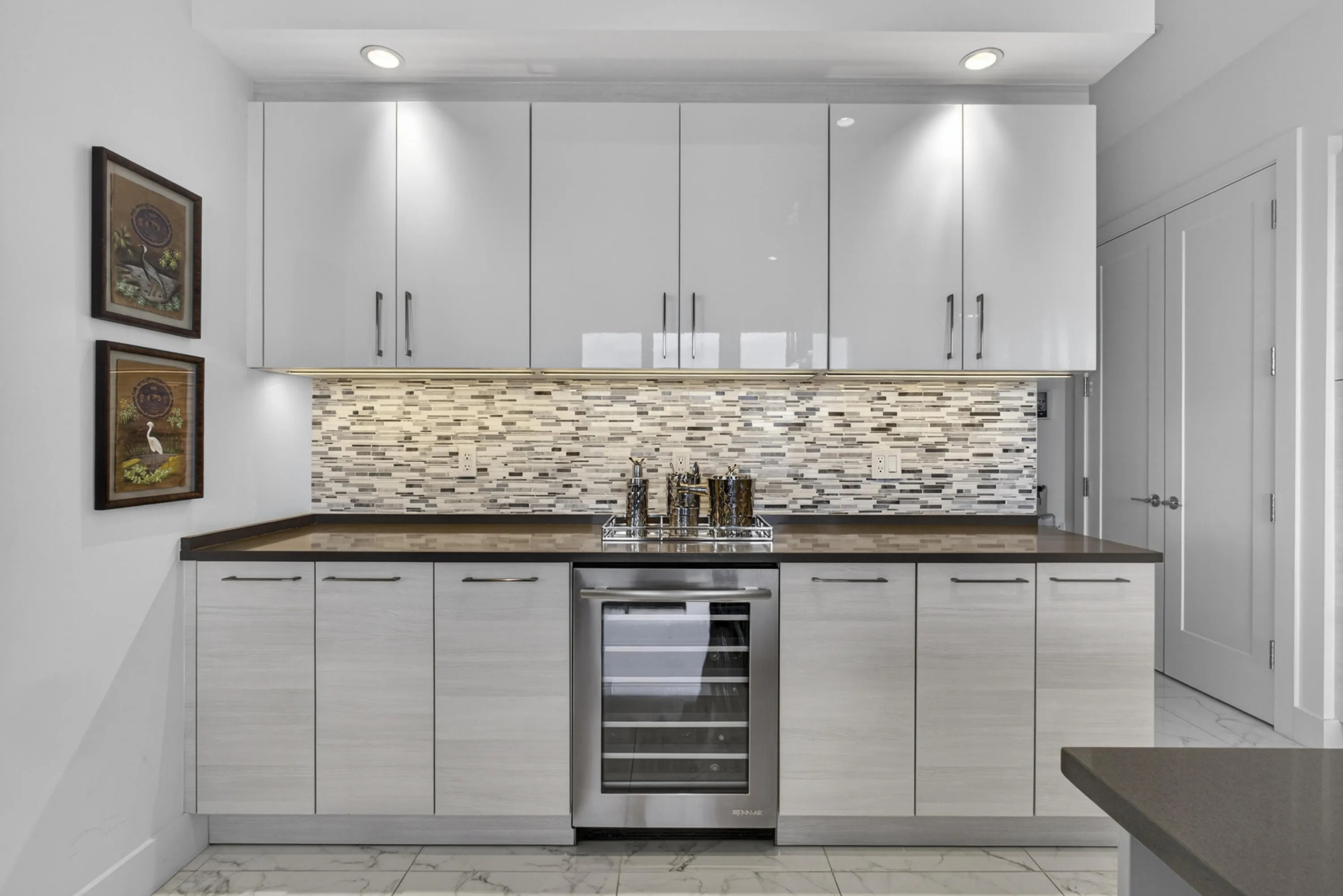 Kitchen bar