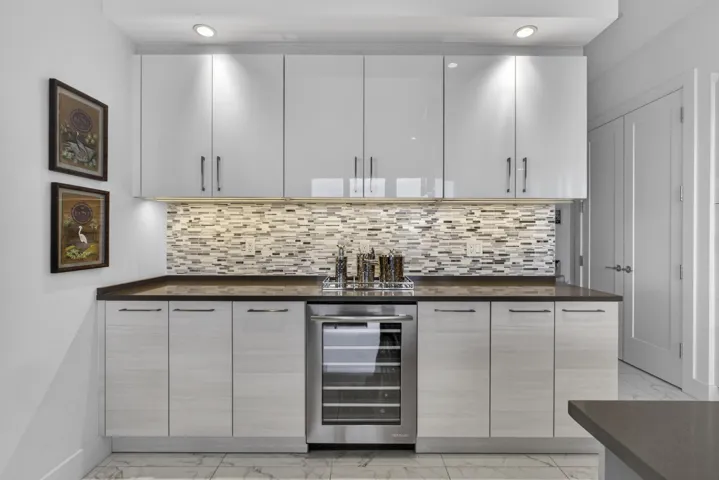 Kitchen bar