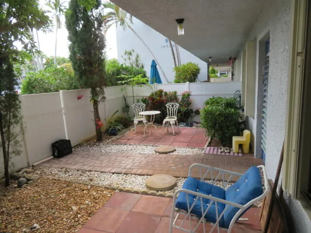 20_14723-106_Courtyard