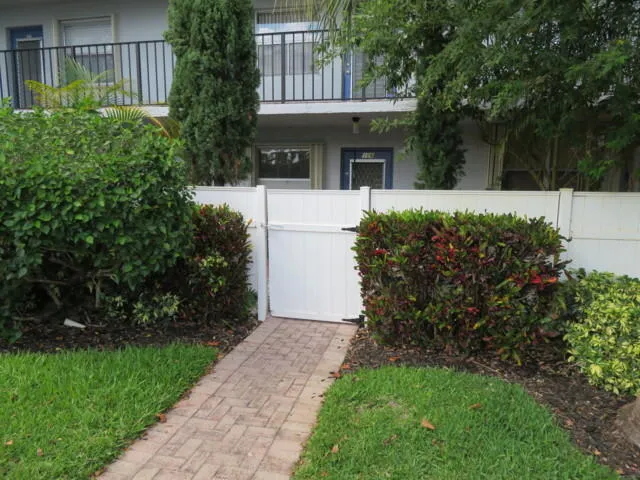 14_14723-106_Condo_Front