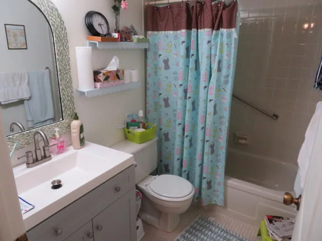 56_14723-106_Guest_Bath