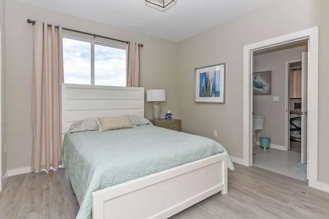 51 SE 19th Ave Unit 401-small-019-019-51