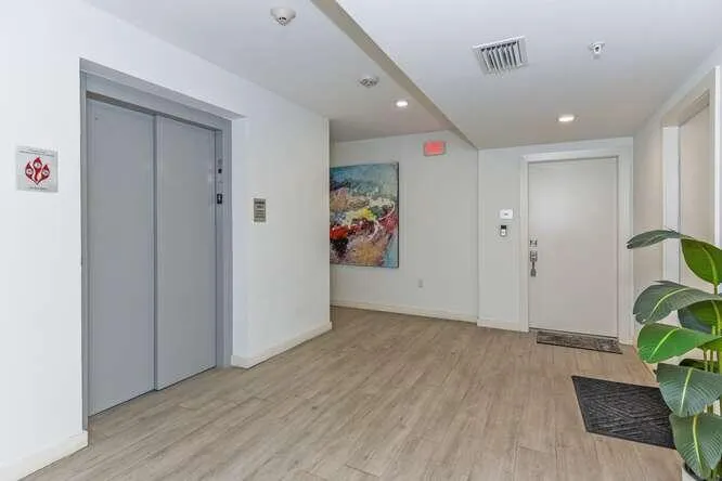51 SE 19th Ave Unit 401-small-007-015-51