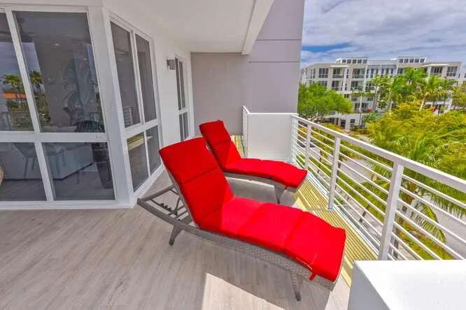 51 SE 19th Ave Unit 401-small-040-047-51