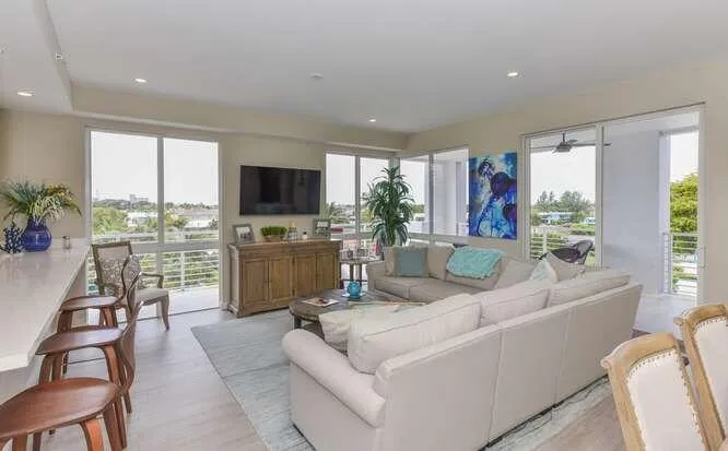 51 SE 19th Ave Unit 401-small-031-031-51