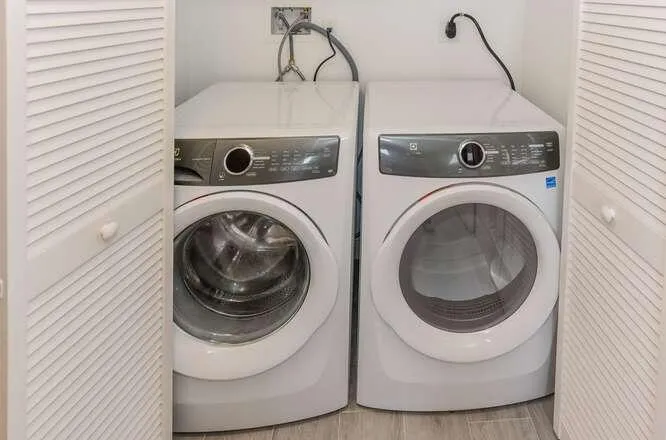 51 SE 19th Ave Unit 401-small-032-032-51