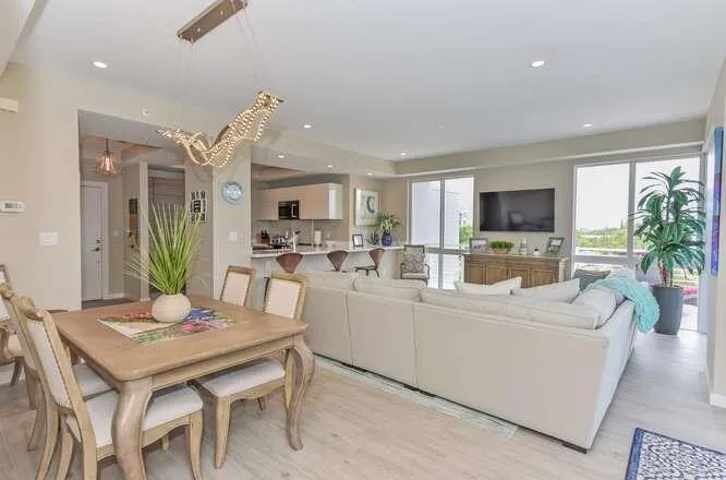 51 SE 19th Ave Unit 401-small-028-028-51