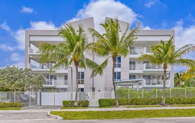 51 SE 19th Ave Unit 401-small-002-053-51