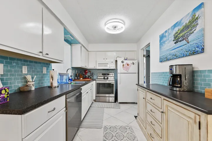 10 Kitchen 01
