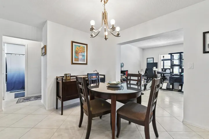 09 Dining room 02
