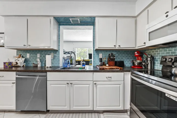 11 Kitchen 02