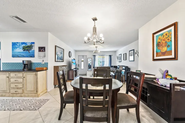 09 Dining room 03