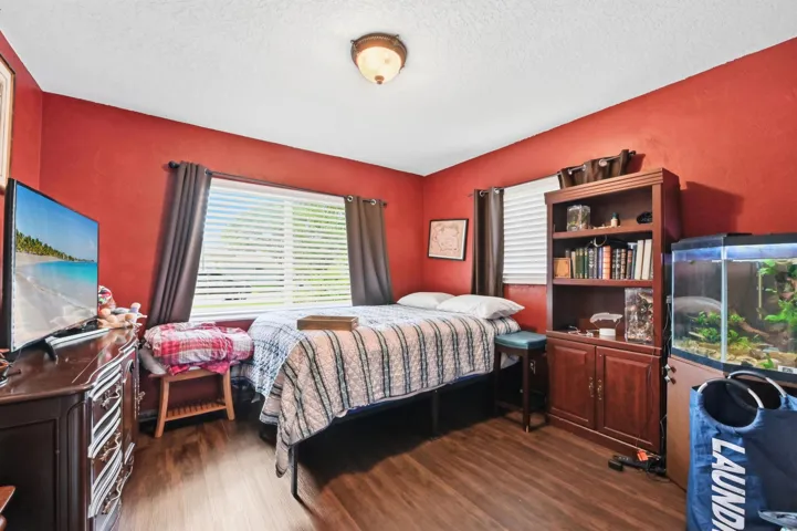 18 Bedroom 01
