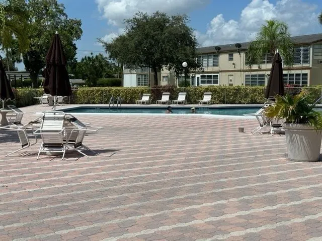 oriole gardens two pool2