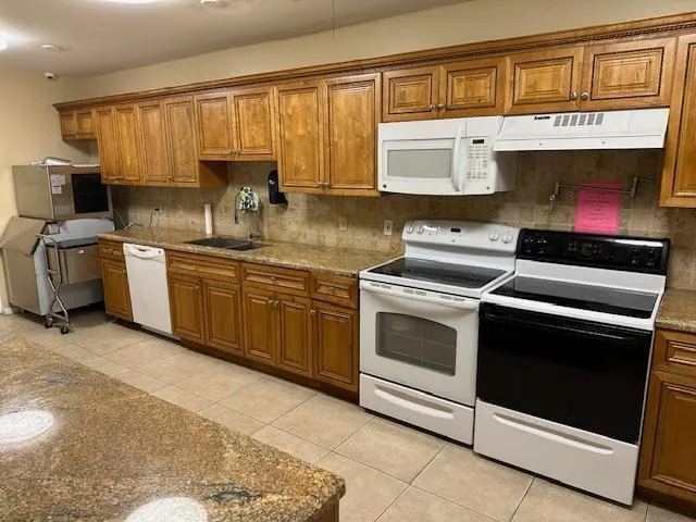 ORIOLE GARDENS TWO KITCHEN