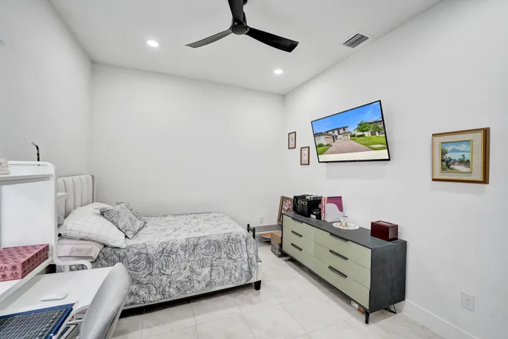 2nd downstairs bedroom