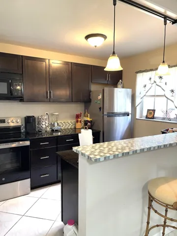 Open concept kitchen (4)