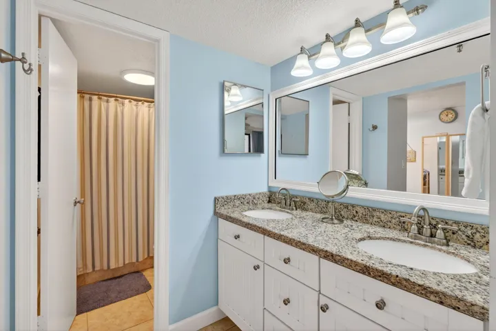MASTER BATH....