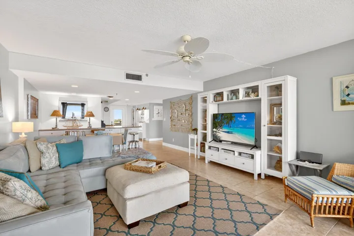 LIVING ROOM......