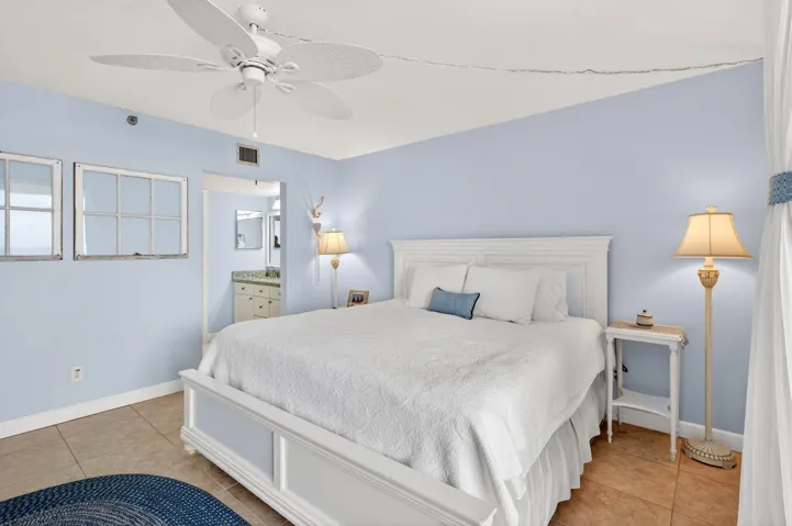 MASTER BEDROOM.....