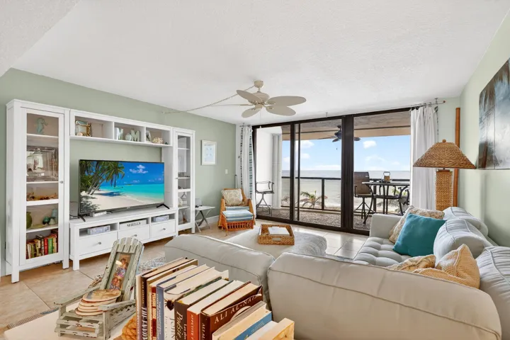 LIVING AREA GREAT OCEAN VIEWS