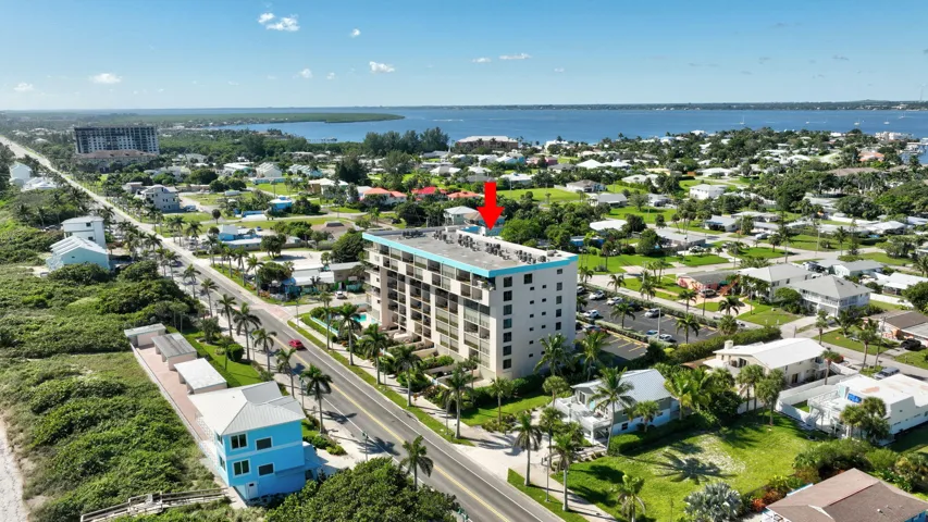 EXCELLENT ISLAND LOCATION...............