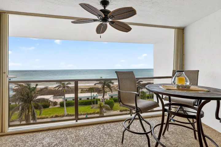 LARGE BALCONY OFF LIVING ROOM WITH FABUL