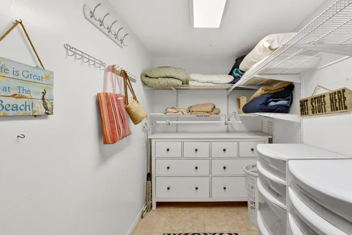 LARGE WALK IN CLOSET