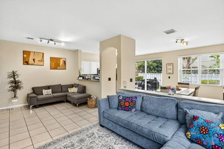 005-9090Northwest40thPlace-Sunrise-FL-33