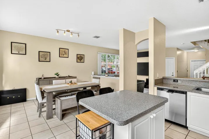 010-9090Northwest40thPlace-Sunrise-FL-33