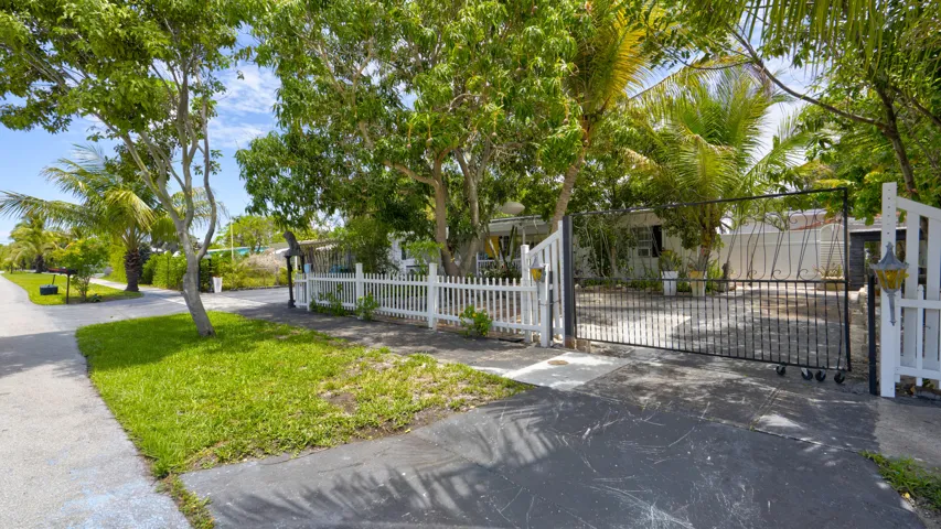 3246 Orange St., Boynton Beach, FL 33435