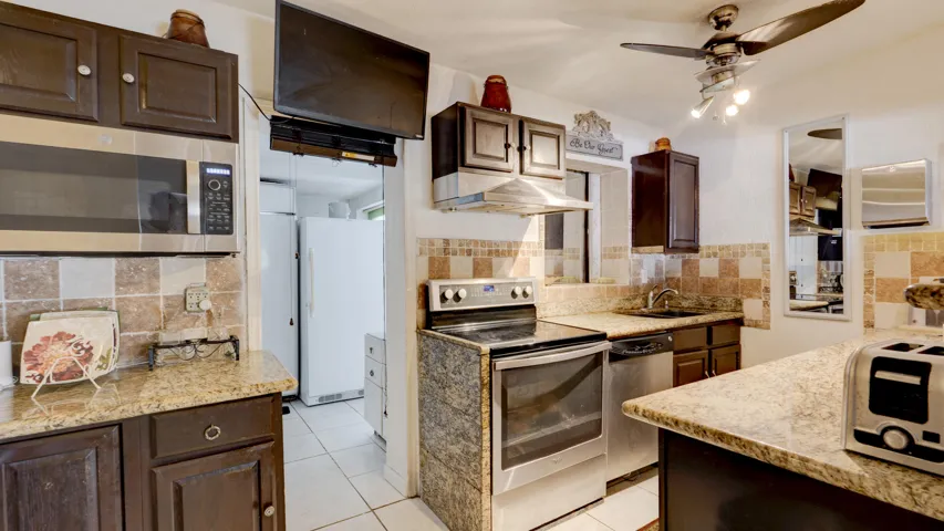 3246 Orange St., Boynton Beach, FL 33435