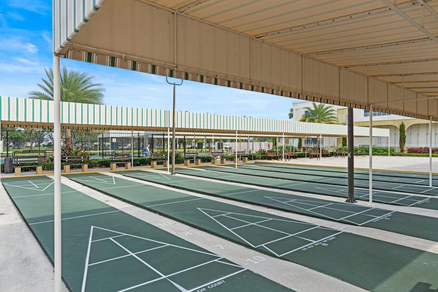 279 Coventry L - Shuffleboard