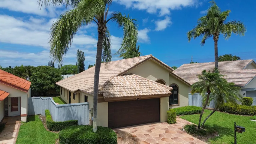 Exterior with side fence