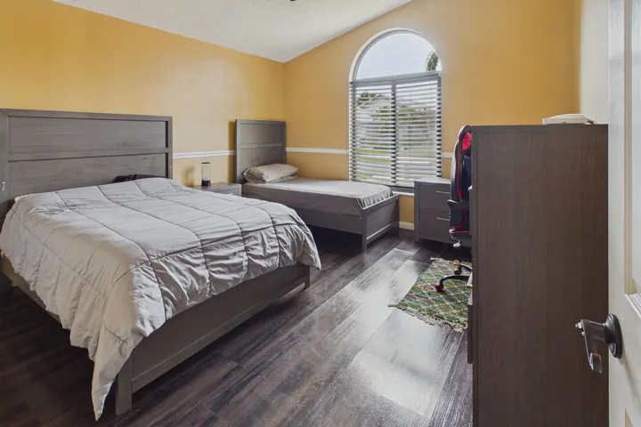 Second Bedroom - very large