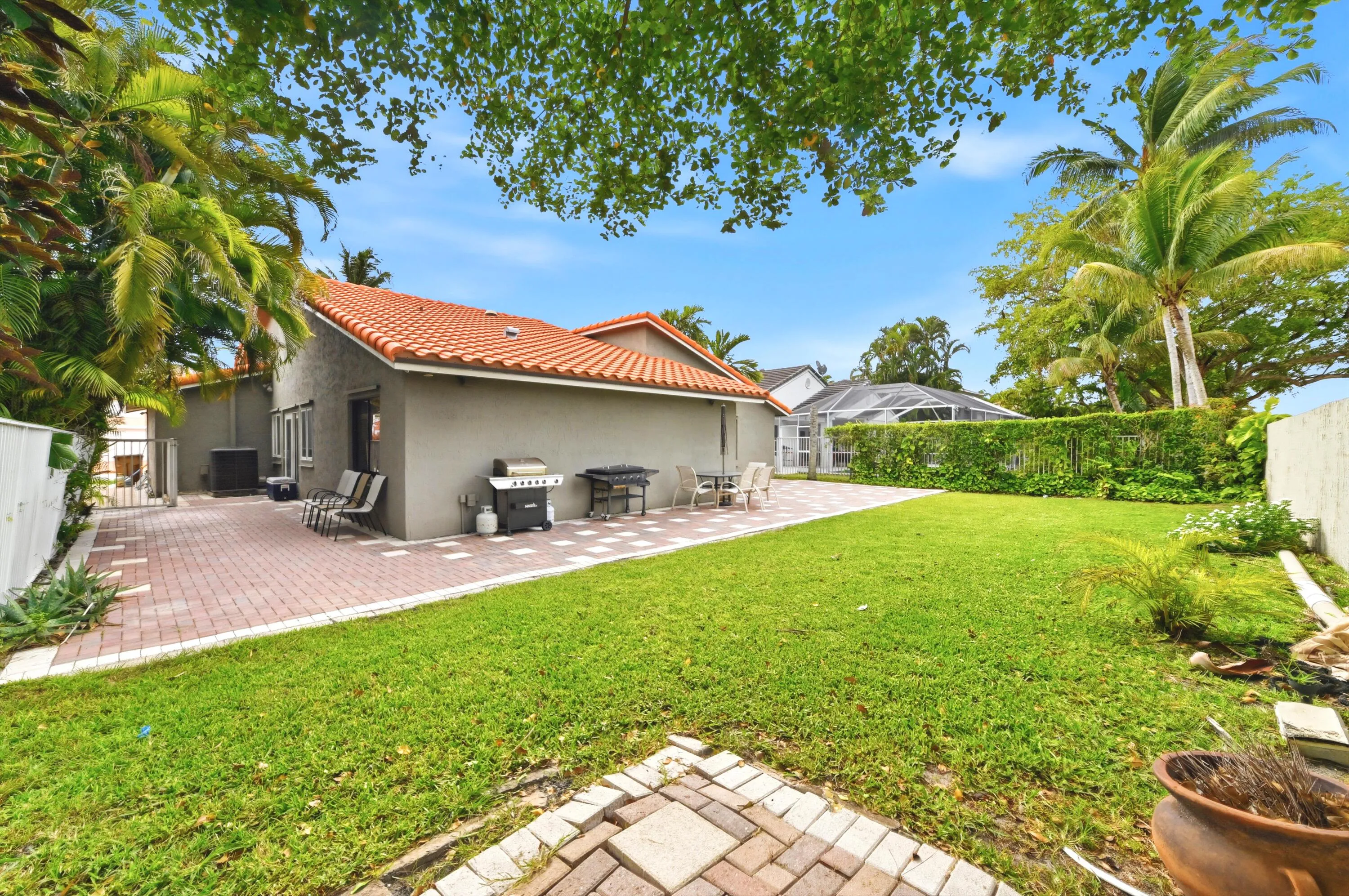 32 backyard 01