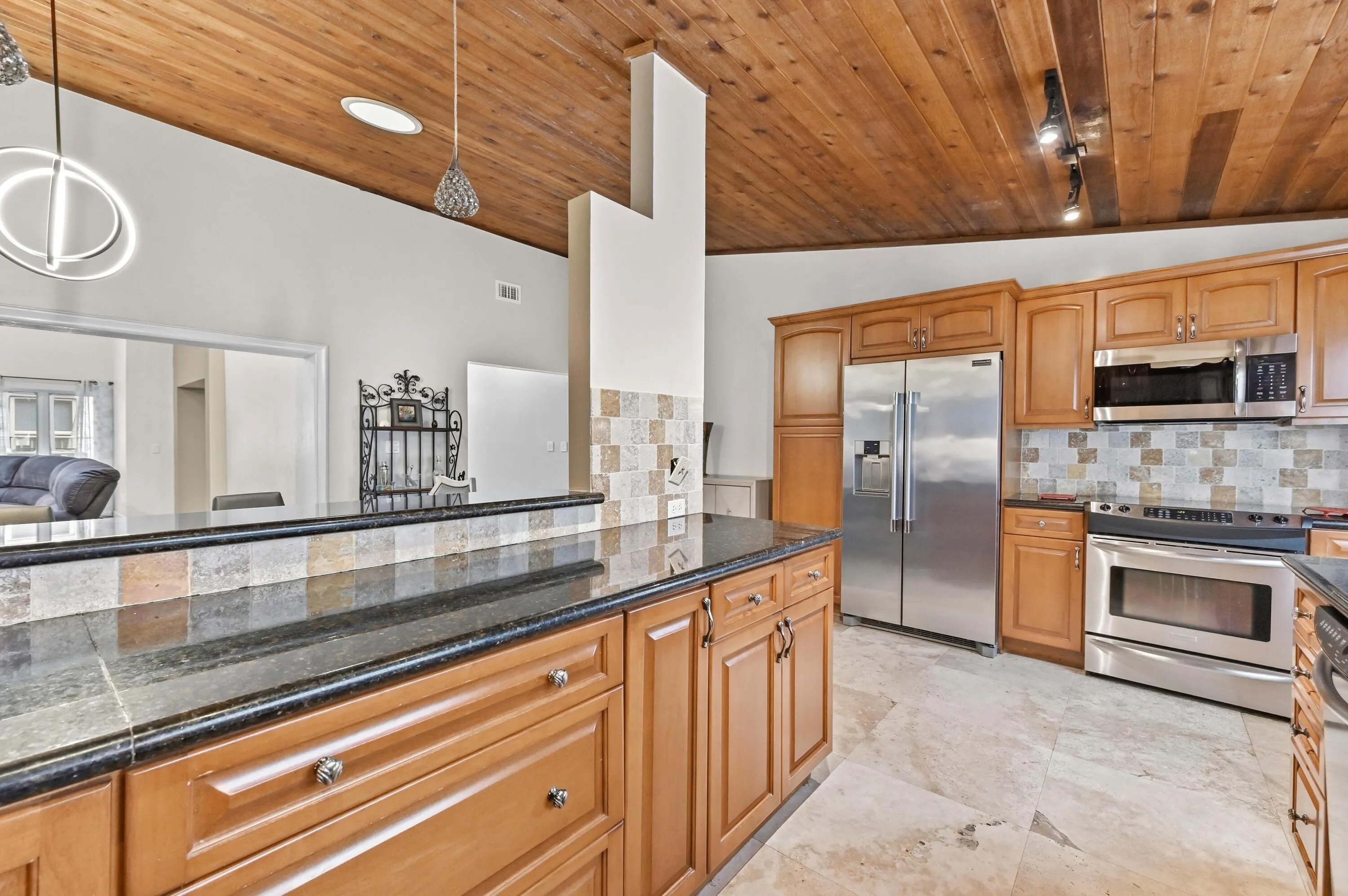 18 Kitchen 02