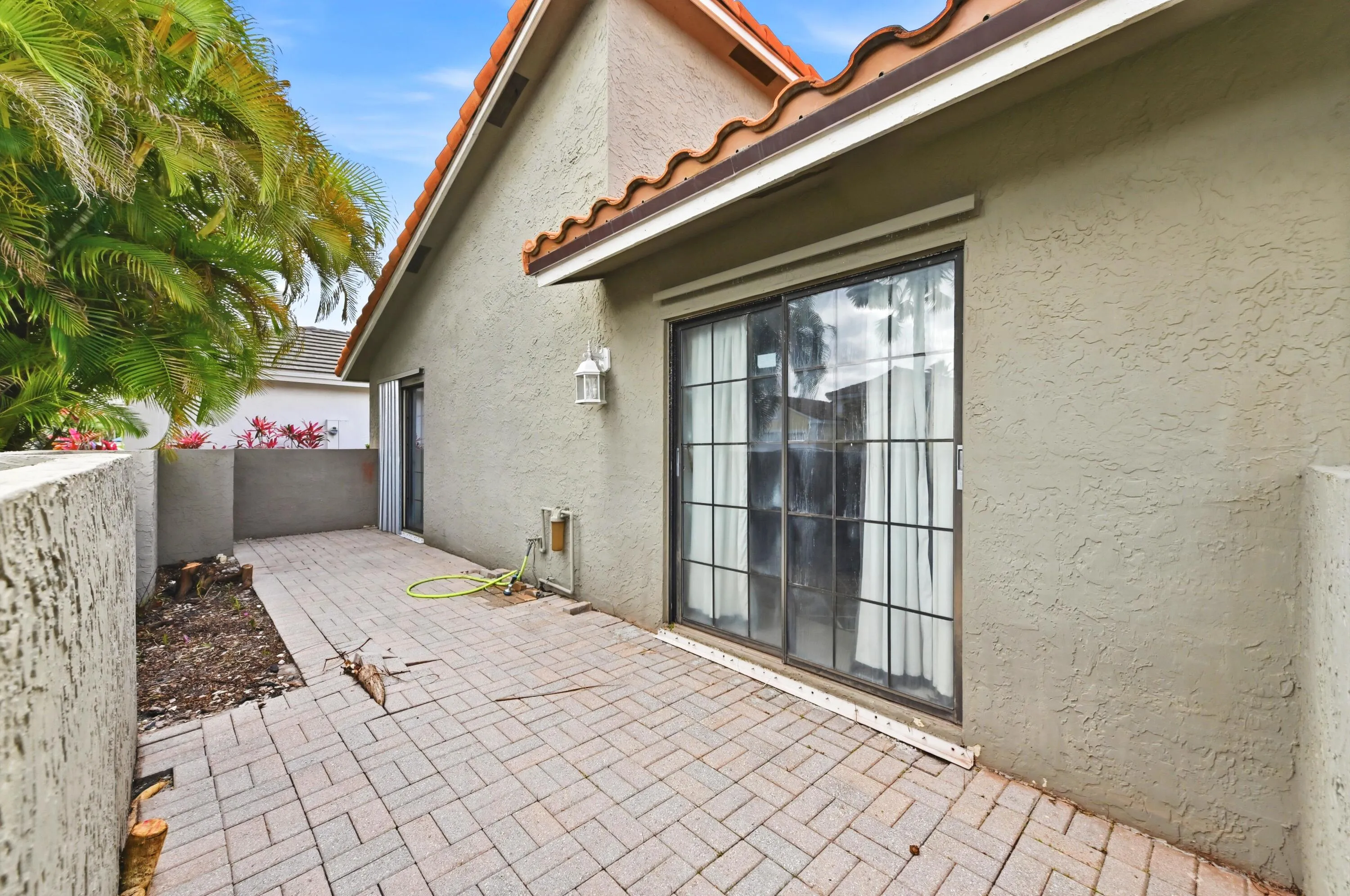 30 patio 01