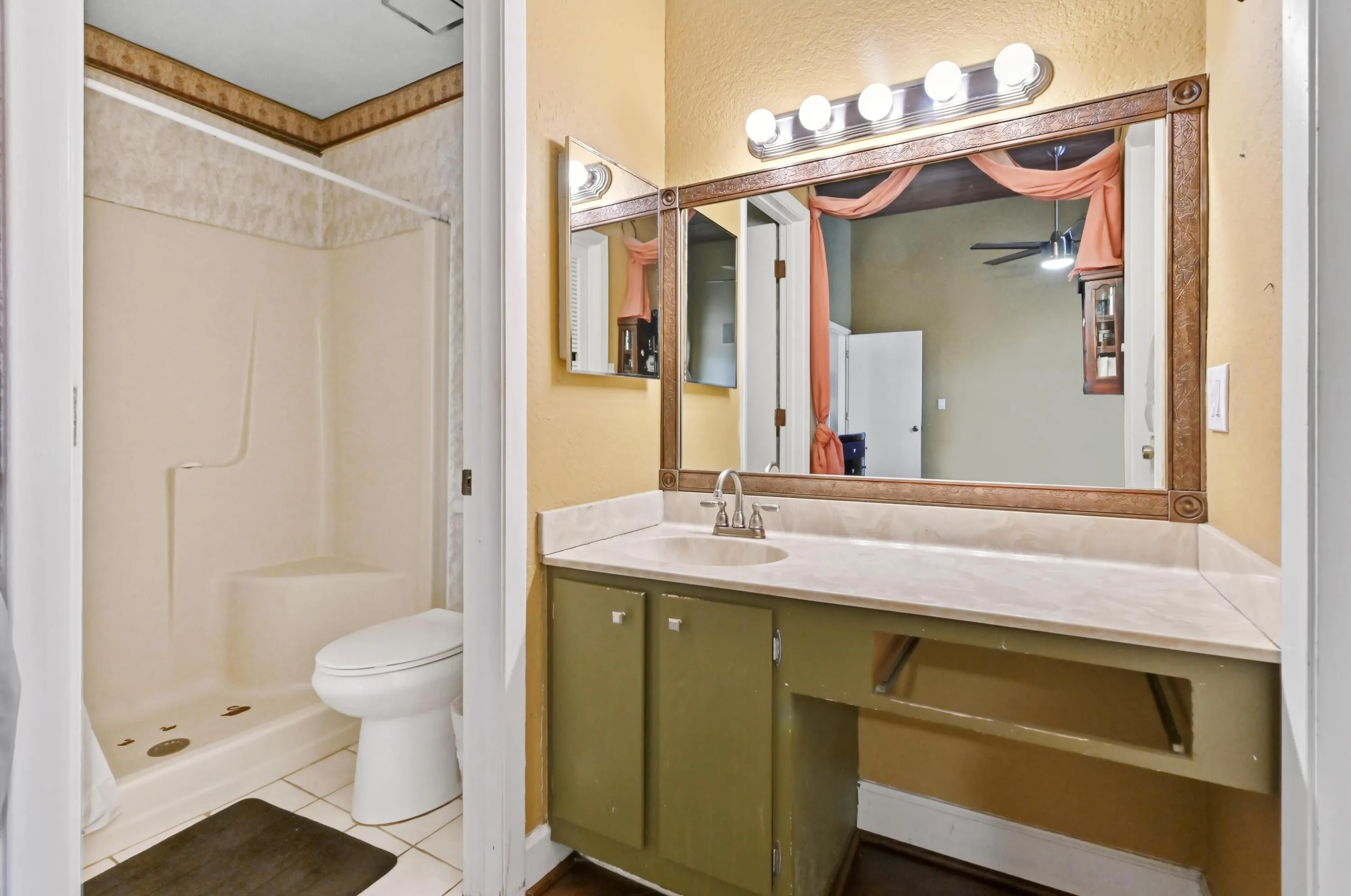 29 Bathroom 01