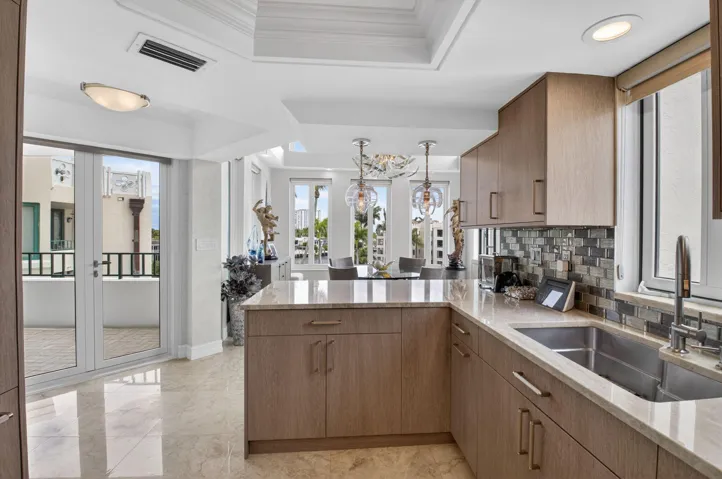 USTOM BUILT INS