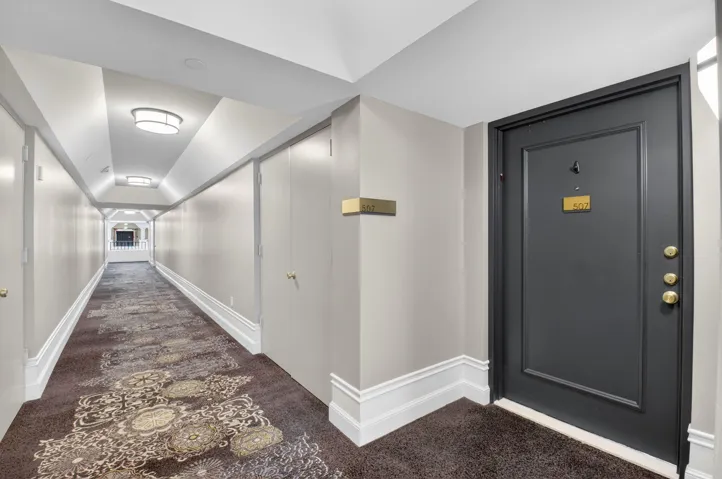FRONT DOOR TO PH7