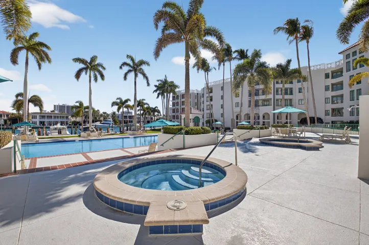 MIZNER COURT AMENITIES