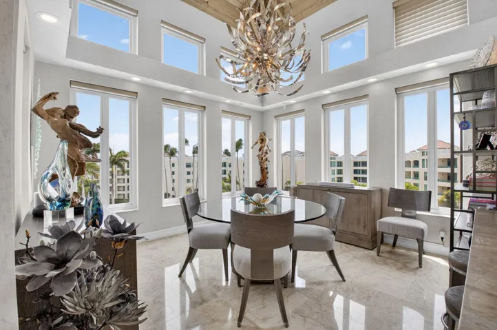 STUNNING DINING ROOM