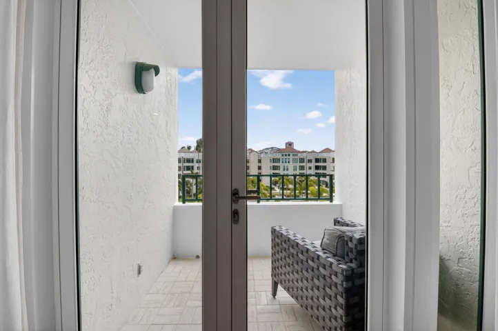 PRIVATE GUEST BALCONY